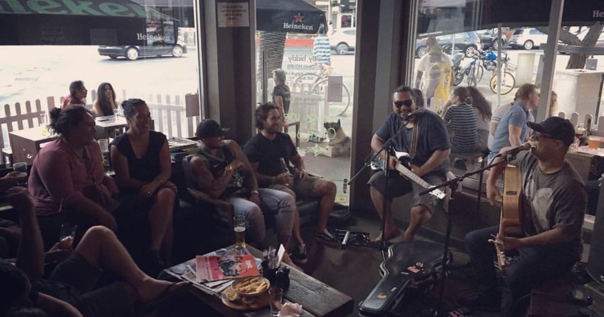 Iddy Biddy Bar | Live n Local